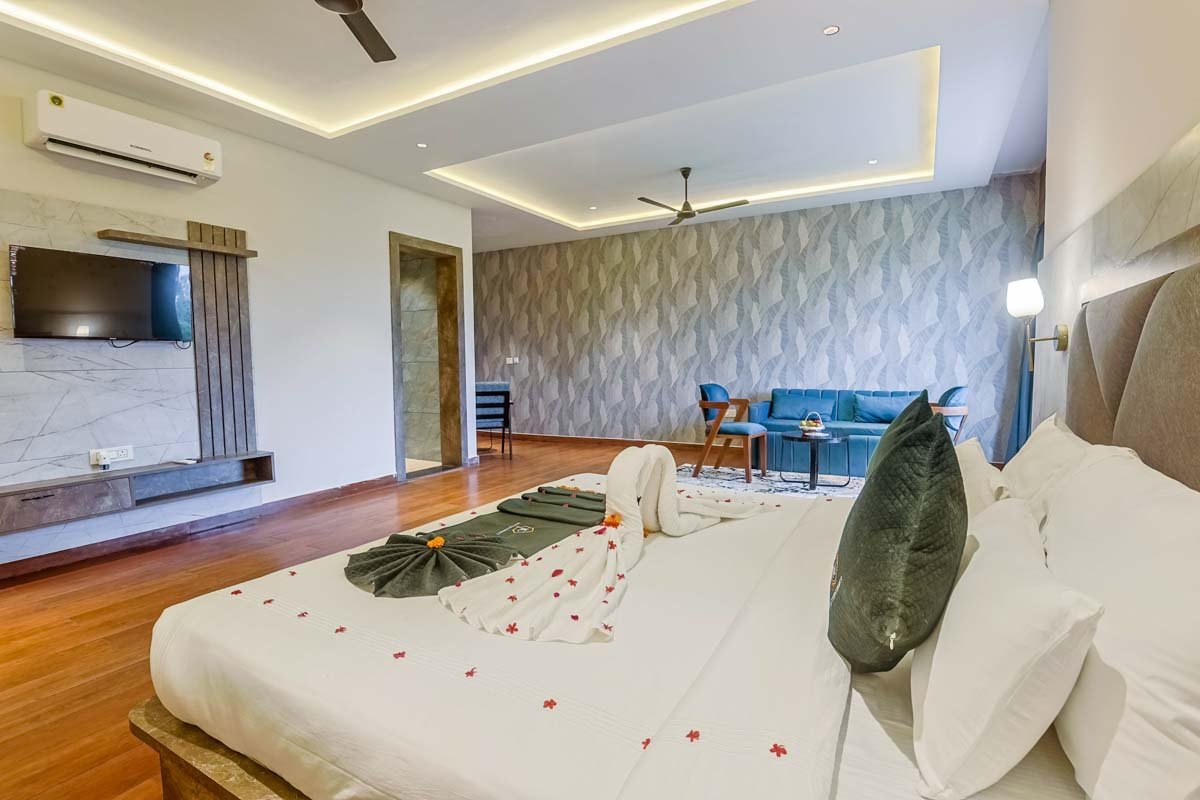 Hotels & Resorts in Lansdowne